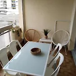 Spacieux 2 Chambres, 4 Personnes, Terrasse Vue Port , Wifi Gratuit Et Parking Prive Gratuit, Lave Linge, Congelateur, Situe Pres De La Plage, Commerces, Marche Et Restaurants Appartement