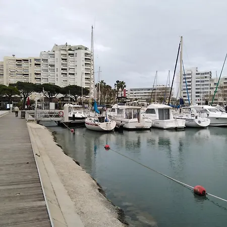 Apartmán Spacieux 2 Chambres, 4 Personnes, Terrasse Vue Port , Wifi Gratuit Et Parking Prive Gratuit, Lave Linge, Congelateur, Situe Pres De La Plage, Commerces, Marche Et Restaurants
