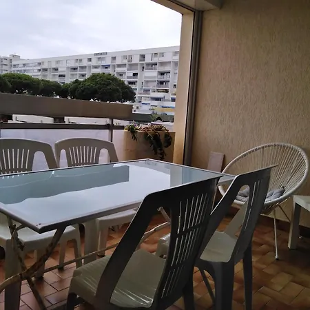 Spacieux 2 Chambres, 4 Personnes, Terrasse Vue Port , Wifi Gratuit Et Parking Prive Gratuit, Lave Linge, Congelateur, Situe Pres De La Plage, Commerces, Marche Et Restaurants Apartmán *