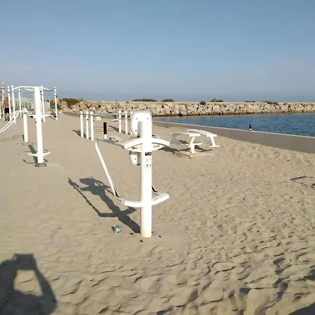 Lägenhet Spacieux 2 Chambres, 4 Personnes, Terrasse Vue Port , Wifi Gratuit Et Parking Prive Gratuit, Lave Linge, Congelateur, Situe Pres De La Plage, Commerces, Marche Et Restaurants *