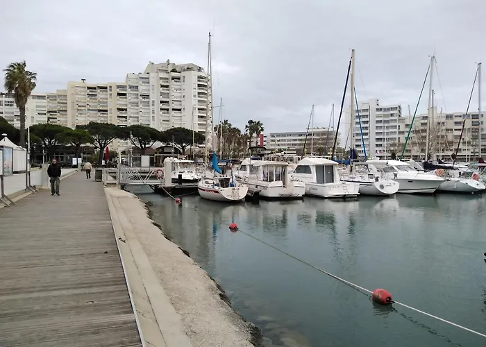 Lägenhet Spacieux 2 Chambres, 4 Personnes, Terrasse Vue Port , Wifi Gratuit Et Parking Prive Gratuit, Lave Linge, Congelateur, Situe Pres De La Plage, Commerces, Marche Et Restaurants