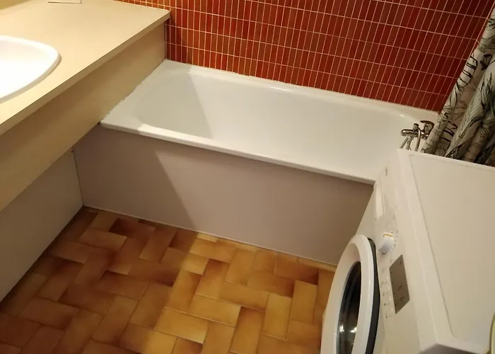 Lägenhet Spacieux 2 Chambres, 4 Personnes, Terrasse Vue Port , Wifi Gratuit Et Parking Prive Gratuit, Lave Linge, Congelateur, Situe Pres De La Plage, Commerces, Marche Et Restaurants *