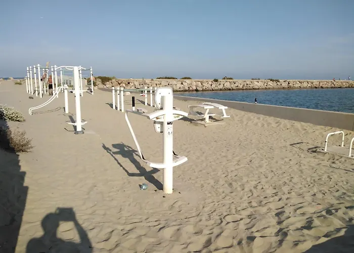 Lägenhet Spacieux 2 Chambres, 4 Personnes, Terrasse Vue Port , Wifi Gratuit Et Parking Prive Gratuit, Lave Linge, Congelateur, Situe Pres De La Plage, Commerces, Marche Et Restaurants *