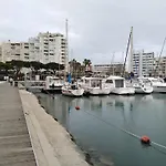 Apartment Spacieux 2 Chambres, 4 Personnes, Terrasse Vue Port , Wifi Gratuit Et Parking Prive Gratuit, Lave Linge, Congelateur, Situe Pres De La Plage, Commerces, Marche Et Restaurants