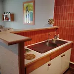 Spacieux 2 Chambres, 4 Personnes, Terrasse Vue Port , Wifi Gratuit Et Parking Prive Gratuit, Lave Linge, Congelateur, Situe Pres De La Plage, Commerces, Marche Et Restaurants
