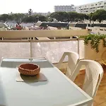 Spacieux 2 Chambres, 4 Personnes, Terrasse Vue Port , Wifi Gratuit Et Parking Prive Gratuit, Lave Linge, Congelateur, Situe Pres De La Plage, Commerces, Marche Et Restaurants