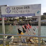 Spacieux 2 Chambres, 4 Personnes, Terrasse Vue Port , Wifi Gratuit Et Parking Prive Gratuit, Lave Linge, Congelateur, Situe Pres De La Plage, Commerces, Marche Et Restaurants