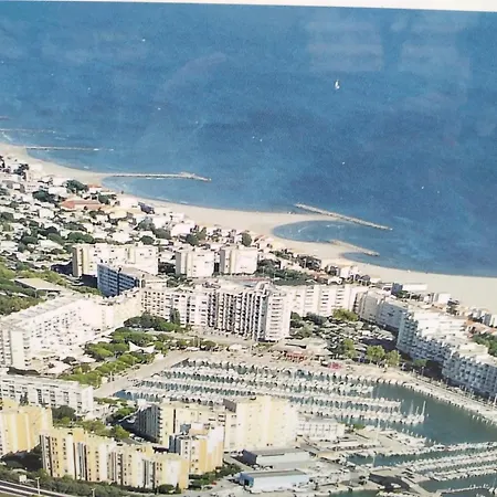 Spacieux 2 Chambres, 4 Personnes, Terrasse Vue Port , Wifi Gratuit Et Parking Prive Gratuit, Lave Linge, Congelateur, Situe Pres De La Plage, Commerces, Marche Et Restaurants Apartmán Carnon-Plage