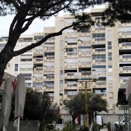 Spacieux 2 Chambres, 4 Personnes, Terrasse Vue Port , Wifi Gratuit Et Parking Prive Gratuit, Lave Linge, Congelateur, Situe Pres De La Plage, Commerces, Marche Et Restaurants * Carnon-Plage
