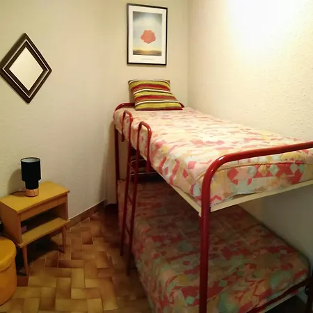 Spacieux 2 Chambres, 4 Personnes, Terrasse Vue Port , Wifi Gratuit Et Parking Prive Gratuit, Lave Linge, Congelateur, Situe Pres De La Plage, Commerces, Marche Et Restaurants *