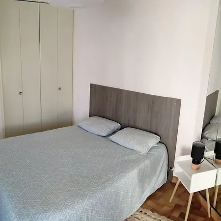 Spacieux 2 Chambres, 4 Personnes, Terrasse Vue Port , Wifi Gratuit Et Parking Prive Gratuit, Lave Linge, Congelateur, Situe Pres De La Plage, Commerces, Marche Et Restaurants