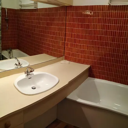 Spacieux 2 Chambres, 4 Personnes, Terrasse Vue Port , Wifi Gratuit Et Parking Prive Gratuit, Lave Linge, Congelateur, Situe Pres De La Plage, Commerces, Marche Et Restaurants * Carnon-Plage