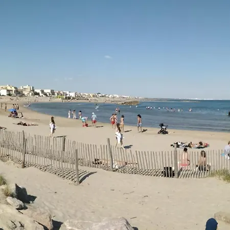 Spacieux 2 Chambres, 4 Personnes, Terrasse Vue Port , Wifi Gratuit Et Parking Prive Gratuit, Lave Linge, Congelateur, Situe Pres De La Plage, Commerces, Marche Et Restaurants Apartament Carnon-Plage