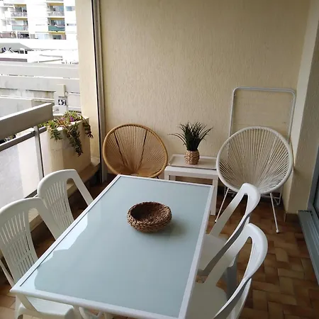 Spacieux 2 Chambres, 4 Personnes, Terrasse Vue Port , Wifi Gratuit Et Parking Prive Gratuit, Lave Linge, Congelateur, Situe Pres De La Plage, Commerces, Marche Et Restaurants Apartmán
