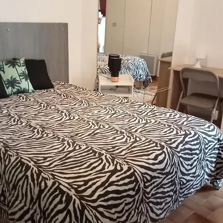 Spacieux 2 Chambres, 4 Personnes, Terrasse Vue Port , Wifi Gratuit Et Parking Prive Gratuit, Lave Linge, Congelateur, Situe Pres De La Plage, Commerces, Marche Et Restaurants *