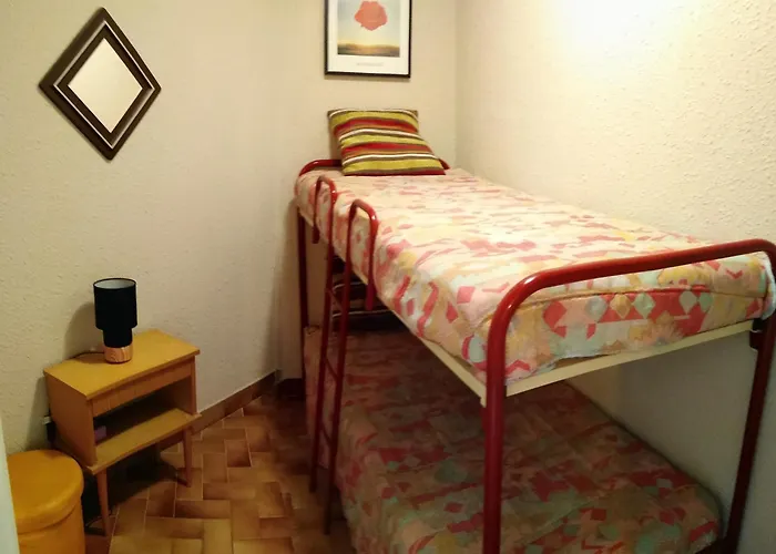 Spacieux 2 Chambres, 4 Personnes, Terrasse Vue Port , Wifi Gratuit Et Parking Prive Gratuit, Lave Linge, Congelateur, Situe Pres De La Plage, Commerces, Marche Et Restaurants *