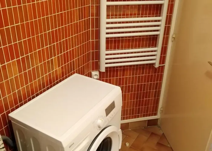 Apartman Spacieux 2 Chambres, 4 Personnes, Terrasse Vue Port , Wifi Gratuit Et Parking Prive Gratuit, Lave Linge, Congelateur, Situe Pres De La Plage, Commerces, Marche Et Restaurants *