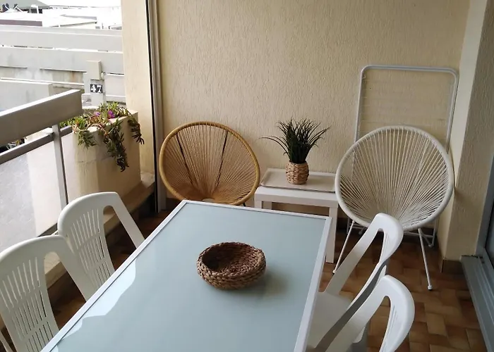 Spacieux 2 Chambres, 4 Personnes, Terrasse Vue Port , Wifi Gratuit Et Parking Prive Gratuit, Lave Linge, Congelateur, Situe Pres De La Plage, Commerces, Marche Et Restaurants Διαμέρισμα