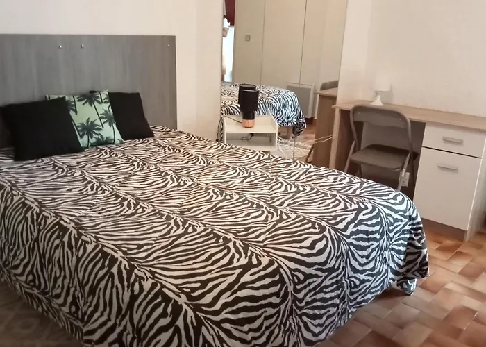 Spacieux 2 Chambres, 4 Personnes, Terrasse Vue Port , Wifi Gratuit Et Parking Prive Gratuit, Lave Linge, Congelateur, Situe Pres De La Plage, Commerces, Marche Et Restaurants *